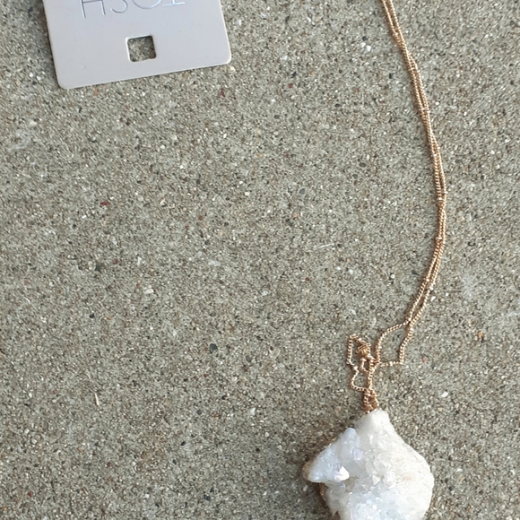 Import Brand August Quartz Geode Necklace - Picture 8 of 9